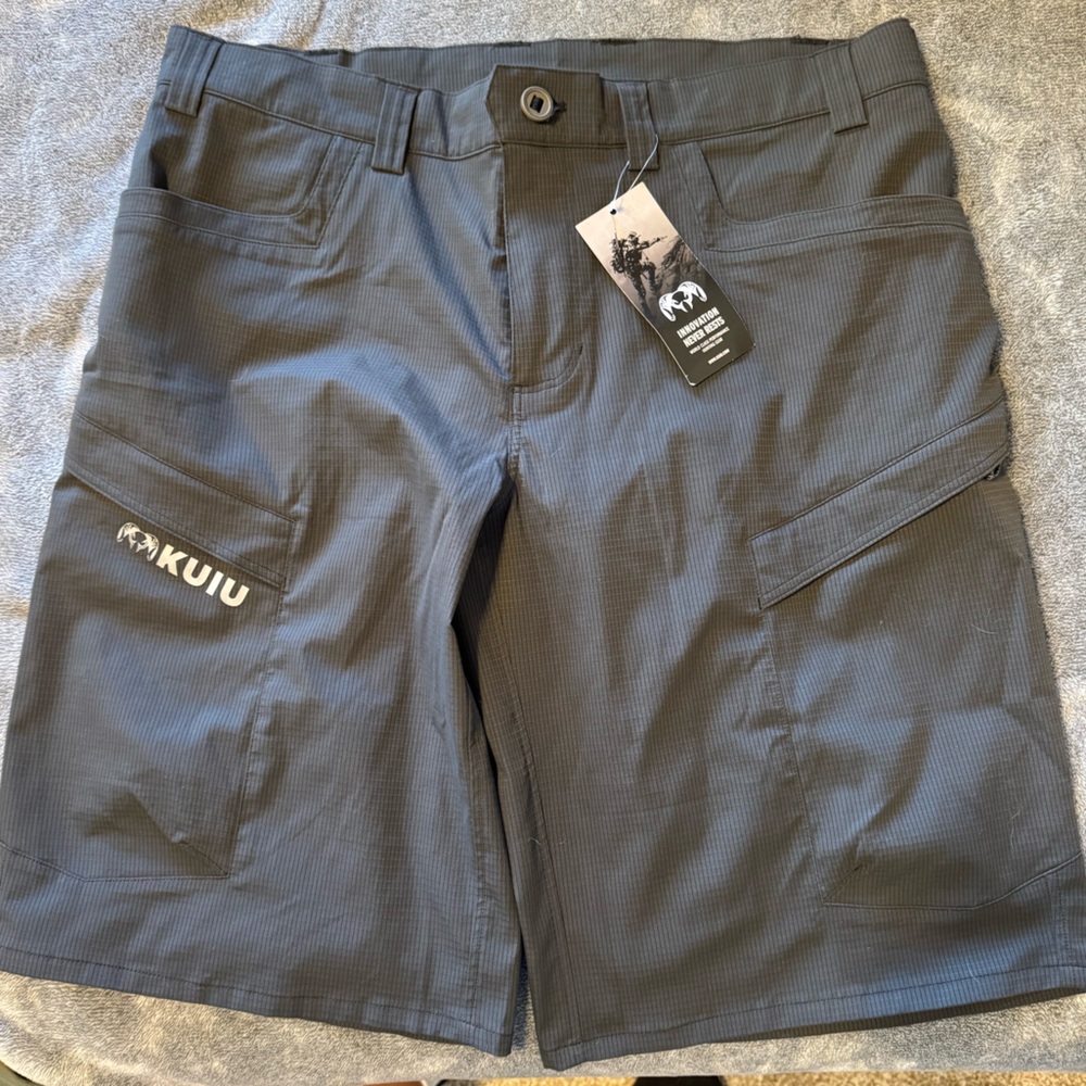 Kuiu Cargo Tiburon Shorts Mens 13” Size 38 Gray Performance Hunting Outdoor